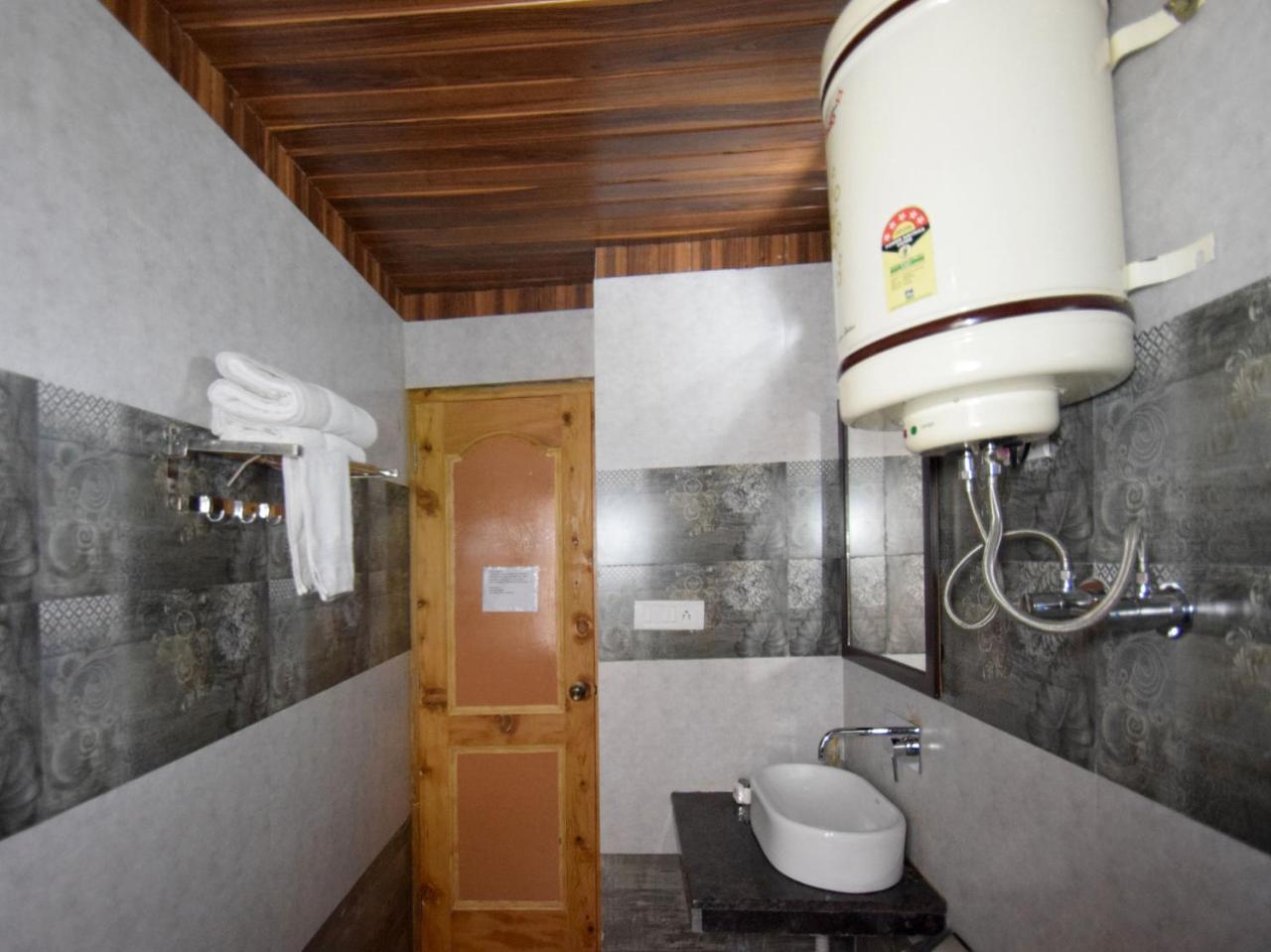 Oyo 10255 Hotel Red Apple มะนาลี ภายนอก รูปภาพ